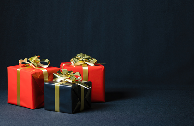 DS MAX Joy of Surprising: Anniversary celebration with 5-star dinner and luxury ride.